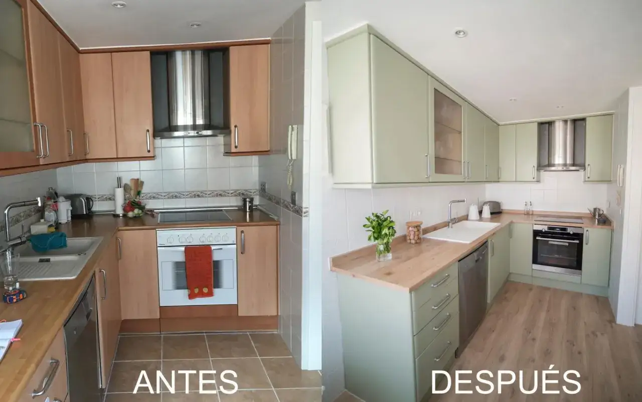 Cocina transformada: antes, con muebles de madera y después, con un estilo moderno y fresco. ¡Una reforma de cocina sin obras que inspira!